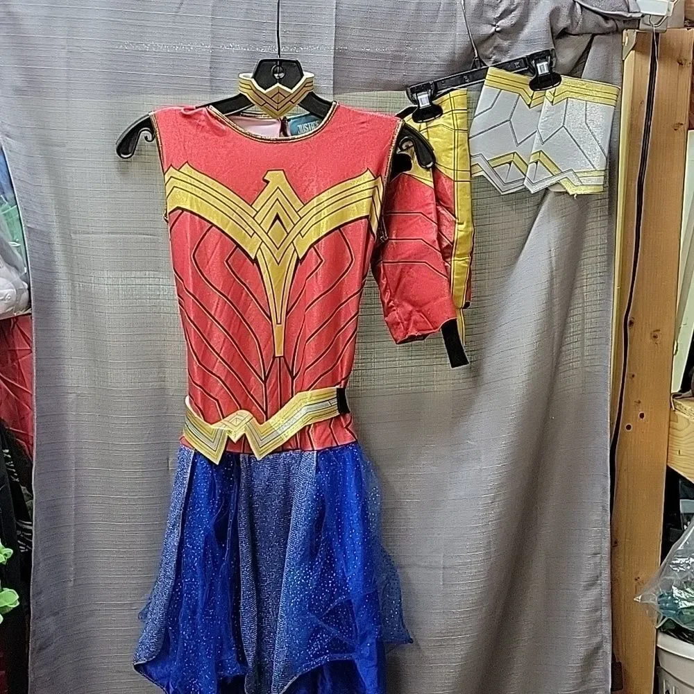 Justice‎ League Wonder Woman child's size Large 12-14